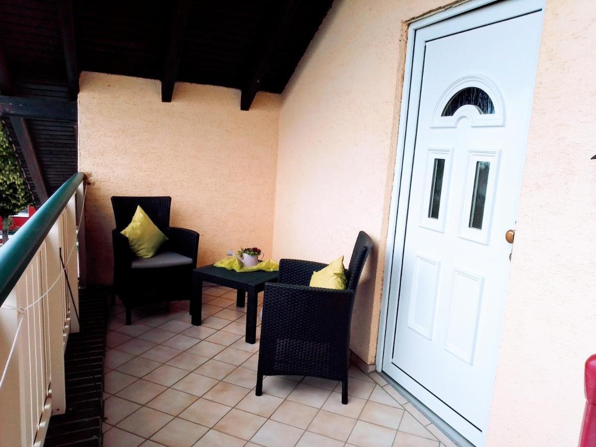 Haus Heidrun Apartment Dolgesheim Екстериор снимка